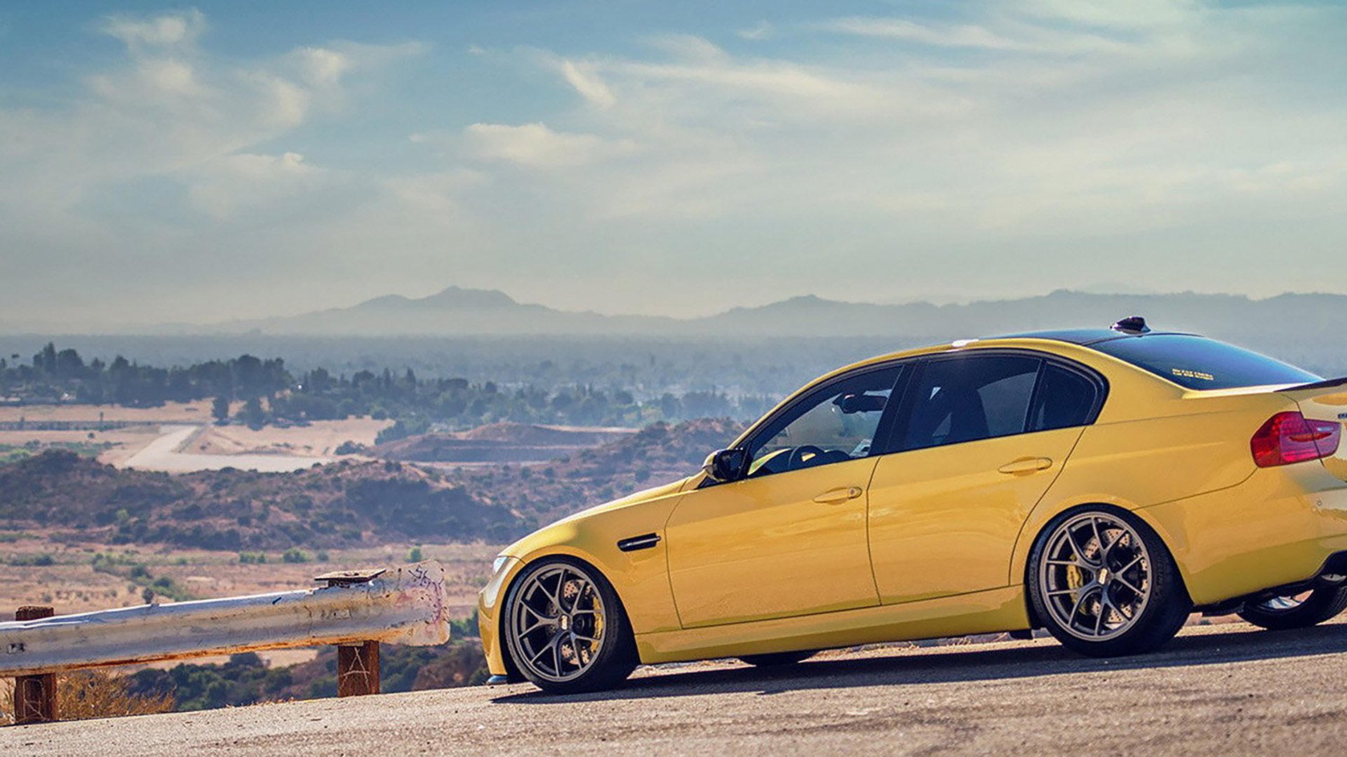 “北极雪地：冰封战场上的极限追击”，北极雪山