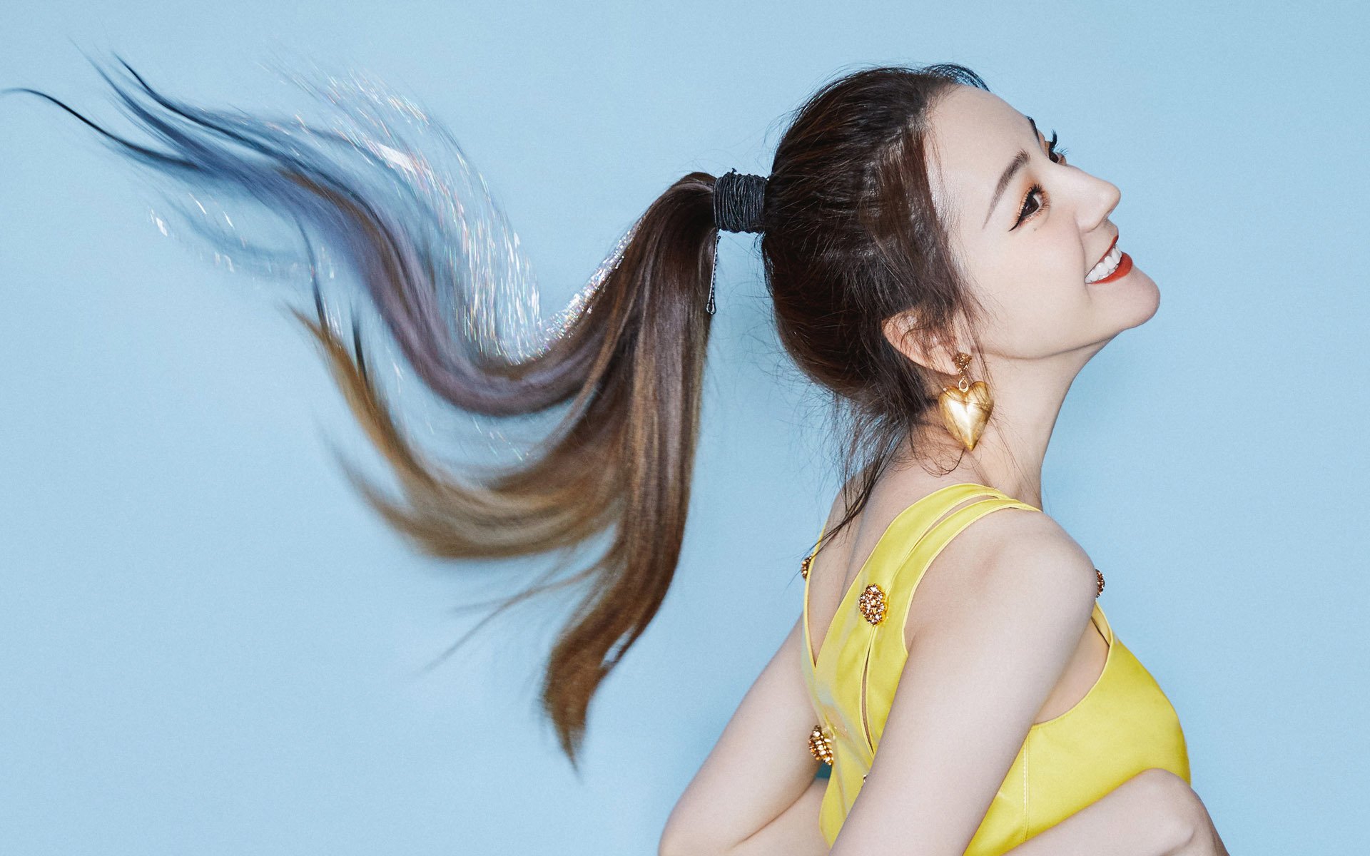 “北极雪地：冰封战场上的极限追击”，北极雪山