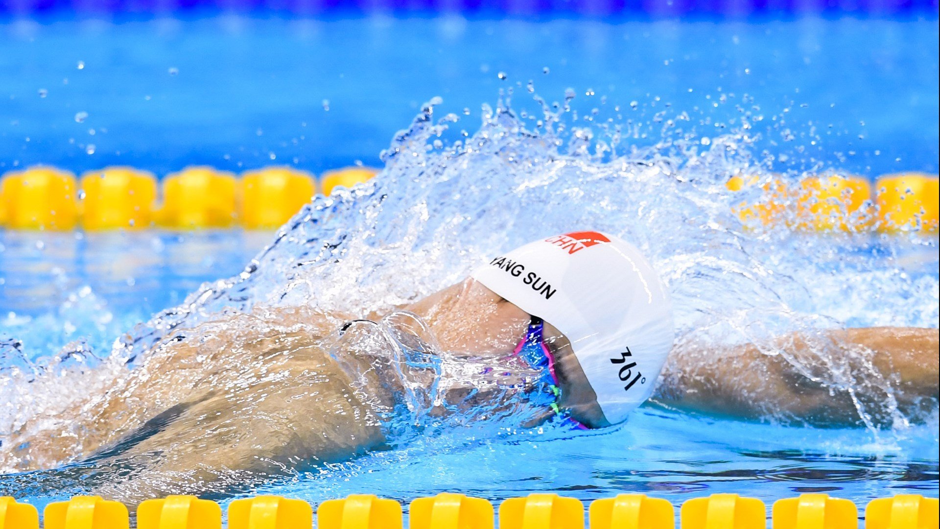 球员赛后谈及战术执行表示团队配合才是胜利最大保障，球员布置战术